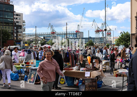 Marché aux puces de la place Hietalahti à Helsinki, Finlande Banque D'Images