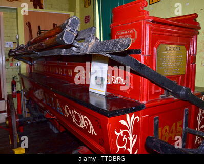 Barton 1845 Pompe Manuel 'Victoria'. Le Grand Manchester Fire Service Museum, à Rochdale, UK, a l'intention de commencer les travaux de construction à son nouvel emplacement, l'ancienne route adjacente Maclure fire station, plus tard cette année .l'édifice sera entièrement restauré dans son état de 1930 à la fin de 2020. Le déménagement dans des locaux plus vastes, signifie qu'un grand incendie peuvent être affichées, avec de nombreux éléments historiques fascinants du matériel d'incendie. Banque D'Images