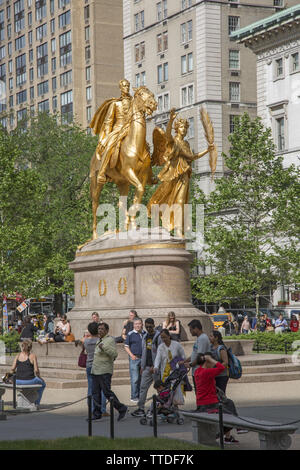 Le sud-est de l'entrée de Central Park à la 5ème Avenue et 59ème rue a mis en évidence par la sculpture du Général William Tecumseh Sherman, un des meilleurs sc Banque D'Images