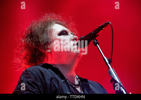 Florence Italie 16 Juin 2019 Le Cure À Firenze Rocks ( Robert Smith, Simon Gallup, Pearl Thompson - Ippodromo Del Visarno © Andrea Ripamonti / Alay Banque D'Images