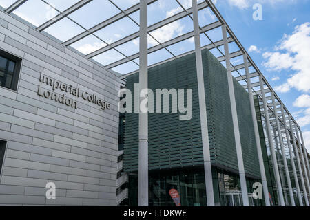 L'Imperial College London, UK - 27 mai 2019 : l'extérieur de l'entrée principale de l'Imperial College de Londres. Banque D'Images