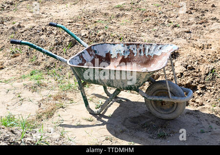 Brouette pour le ménage et les travaux de construction,sur place.Cart.avec une roue chariot Banque D'Images