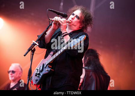 Robert Smith, le chanteur du groupe post-punk anglais The Cure, en live sur la scène du Festival 2019 Roches Firenze Banque D'Images