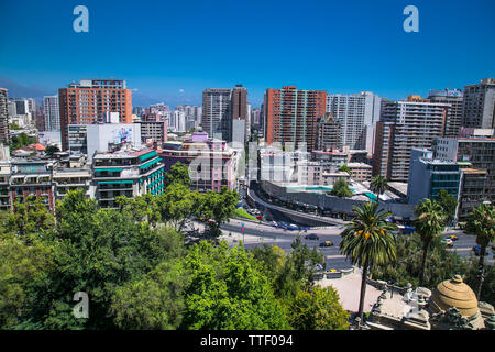 Vue panoramique à partir de Santa Lucia Hill Park à Santiago de Chili ville. Banque D'Images