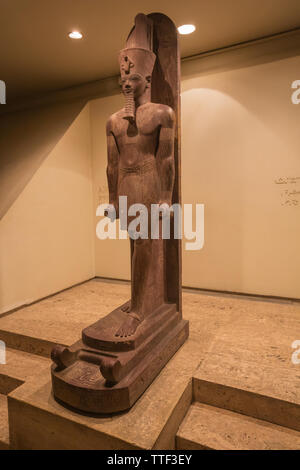 Editorial : LUXOR, Egypte, 16 octobre 2018 - Statue d'Amenhotep III dans le musée de Louxor Banque D'Images