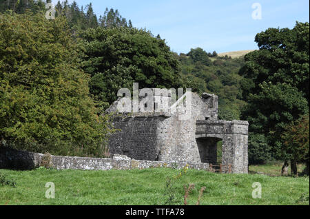 Le cellulaire de l'Anachorète unique datant du 15ème siècle et 17ème siècle chapelle dans l'enceinte de l'abbaye de Fore, Fore, comté de Westmeath, Irlande Banque D'Images