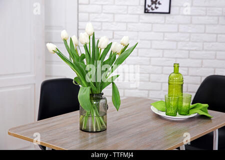 Table à manger à l'intérieur d'accueil Banque D'Images