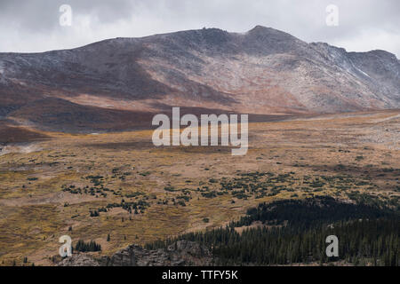 Vue panoramique du Mont Evans désert against sky Banque D'Images