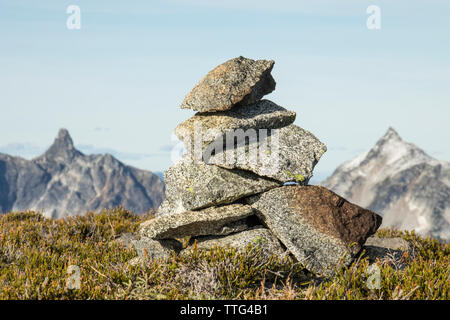 Cairn au sommet, pic de Douglas, en Colombie-Britannique. Banque D'Images