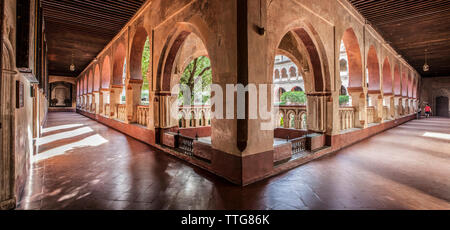 Ouvrir la galerie d'arcade de Guadalupe Cloître du Monastère. L'ESTRÉMADURE Banque D'Images