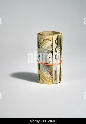 Roulé d'argent polonais (PLN) - deux cent zloty polonais projets isolé sur fond blanc Banque D'Images