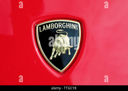 Monte-Carlo, Monaco - 16 juin 2019 : Lamborghini Badge (Logo) sur une voiture rouge, Corps Italien de luxe à Monte-Carlo, Monaco supercar. Vue en gros / Mac Banque D'Images