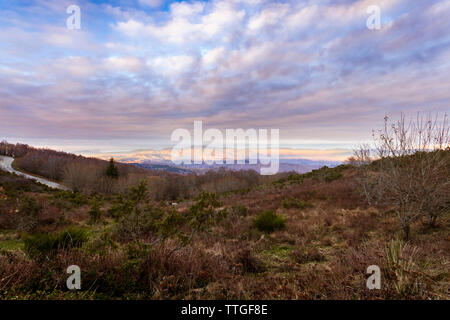 Coucher du soleil sur la vallée de la Toscane à l'automne Banque D'Images