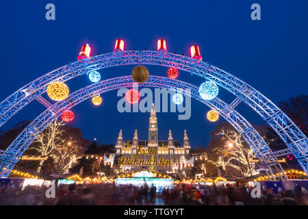 Lumières et marchés de noël, Rathausplatz, Vienne Banque D'Images