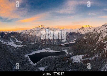 Vue aérienne du lac PalÌ  et Monte Disgrazia, Zone Val Malenco Val, Italie Banque D'Images