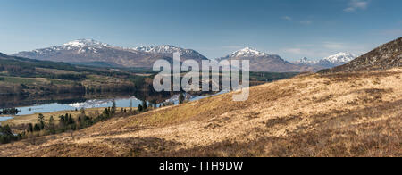 Vue sur le Loch Laggan depuis les pistes de Creag Megaidh, Ecosse Banque D'Images