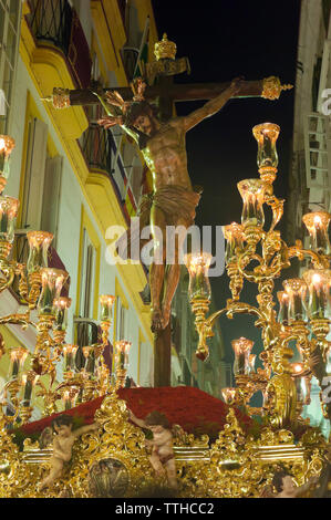 La Semaine Sainte. Confrérie de la Vera Cruz. Jésus Christ crucifié. Cadix. Région de l'Andalousie. L'Espagne. L'Europe Banque D'Images