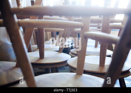 Close-up de tables en bois en atelier Banque D'Images