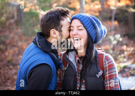 Cheerful couple standing on field Banque D'Images