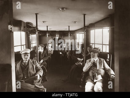 Premier vol Zeppelin. LZ120 Bodensee était un dirigeable de transport de passagers construit en 1919 Zeppelin Luftschiffbau. Cette photo est prise pendant le vol de premiere du dirigeable. Sur la route à partir de Friedrichshafen et à Berlin le 24 août 1919. Le conseil a quatre journalistes suédois et allemand et douze passagers. Banque D'Images