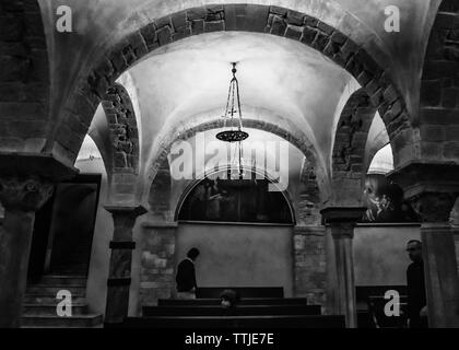 Crypte de la Basilique de San Nicola (Basilique de Saint Nicolas) , église à Bari, dans le sud de l'Italie, détient les reliques de saint Nicholas. Banque D'Images