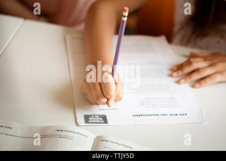 Portrait of Girl studying at table Banque D'Images