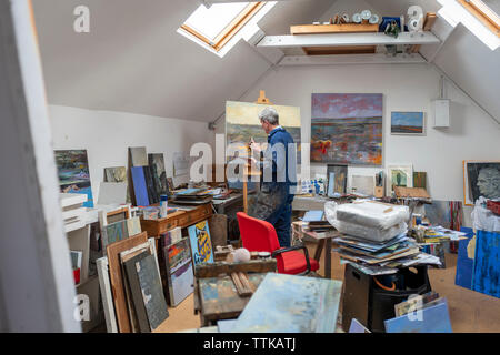 Un groupe de travail d'artiste dans le sud de Londres Banque D'Images