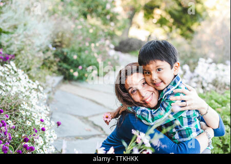 High angle portrait of happy mother and son at park Banque D'Images