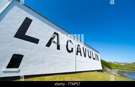 La Distillerie de Lagavulin de sur l'île d'Islay dans Hébrides intérieures de l'Écosse, Royaume-Uni Banque D'Images