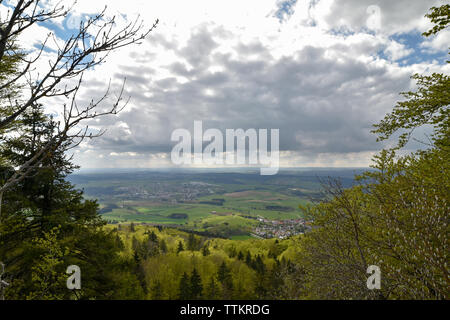 Vue panoramique des montagnes du Jura souabe, Allemagne. Banque D'Images