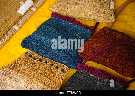 Sac de jute at a market stall, Dilli Haat, New Delhi, Inde Banque D'Images