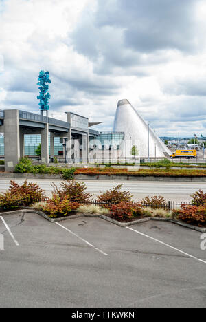 Vue de l'ensemble de l'autoroute de l'histoire de l'État de Washington au parking du Musée le musée du verre et le pont de Tacoma (Washington), en verre Banque D'Images