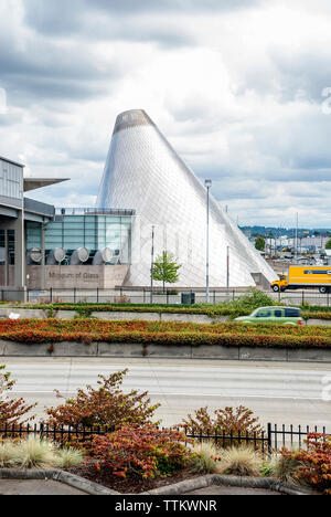 Vue de l'ensemble de l'autoroute de la Washington State History Museum au Musée du verre et le pont de Tacoma (Washington), en verre Banque D'Images