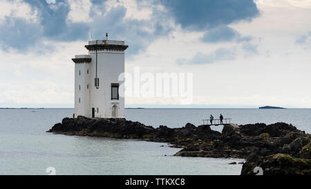 Le phare de Port Ellen (Carraig Fhada phare) sur Islay en Ecosse, les Hébrides intérieures , Royaume-Uni Banque D'Images