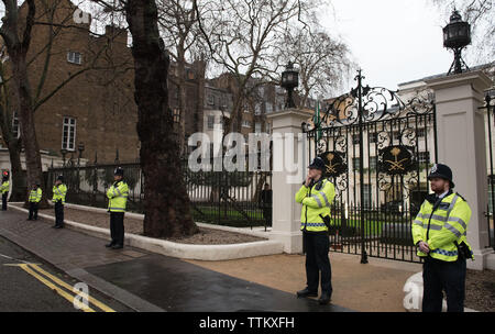 L'ambassade saoudienne, Londres, Royaume-Uni. 3 janvier, 2016. Un groupe de jusqu'à 70 manifestants continuent de protester devant l'ambassade saoudienne à Londres Banque D'Images