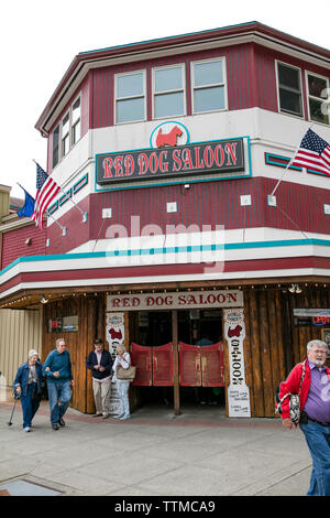 USA, Alaska, Juneau, en dehors de la Red Dog Saloon dans le centre-ville de Juneau Banque D'Images