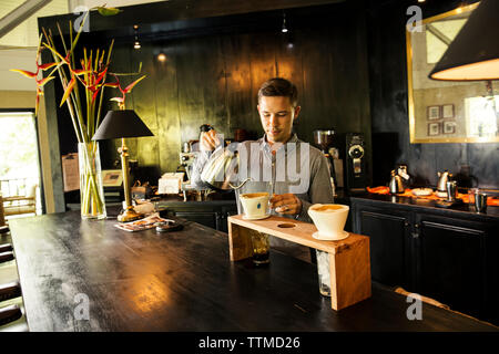 BELIZE, Punta Gorda, Toledo, Belcampo Belize Jungle Lodge et ferme offre un tableau d'une ferme traditionnelle, faisant de leur mieux pour offrir une véritable expérience de l'être Banque D'Images
