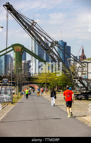 Frankfurt am Main, centre-ville, des gratte-ciel, bâtiments résidentiels sur la main, Weseler chantier, grue, vieux port Banque D'Images