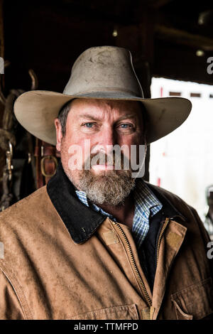 USA (Oregon), Enterprise, Portrait de cowboy et d'éleveurs de Todd Nash à la Snyder Ranch dans le nord-est de l'Oregon entre entreprise et Joseph Banque D'Images