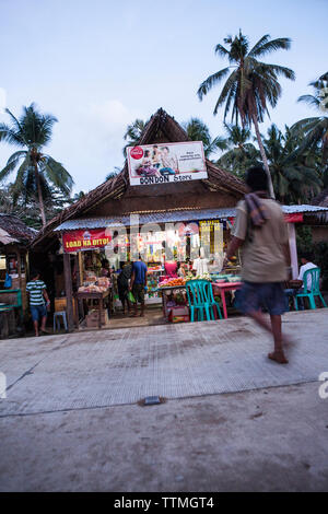 PHILIPPINES, Palawan, Sabang, DonDon est un marché local dans la ville de Sabang Banque D'Images