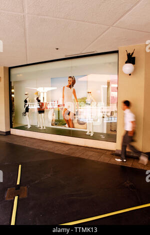 États-unis, Californie, San Diego, l'affichage d'une fenêtre à l'intérieur de la Westfield Horton Plaza à San Diego Banque D'Images