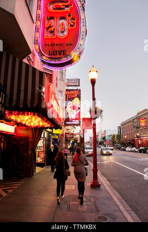 États-unis, Californie, San Francisco, les clubs de striptease sur Broadway Street, North Beach Banque D'Images