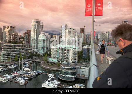 CANADA, Vancouver (Colombie-Britannique), vue sur la ville du haut de la Granville Street Bridge Banque D'Images