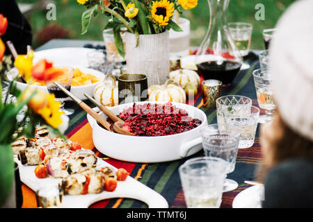 Portrait de l'alimentation et de boissons servis sur table Banque D'Images