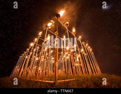 Low angle view des flambeaux lors de Loy Krathong festival à Chiang Mai Banque D'Images