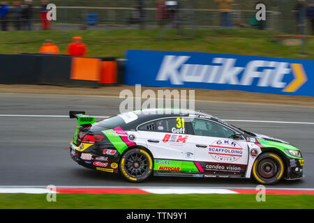 Volkswagen CC sur la voie, British Touring Car Championship (BTCC), Brands Hatch, premier week-end de course de la saison, Avril 2019 Banque D'Images