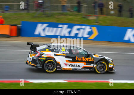 Mains Civic Type R sur la voie, British Touring Car Championship (BTCC), Brands Hatch, premier week-end de course de la saison, Avril 2019 Banque D'Images