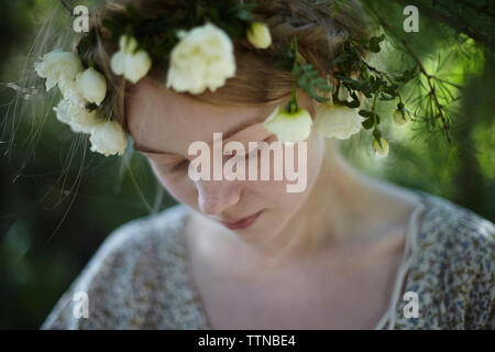 Close-up of woman wearing Tiara Park Banque D'Images