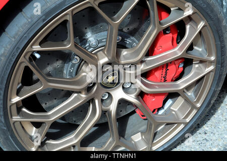 Monte-Carlo, Monaco - 16 juin 2019 : Lamborghini Bull Badge (Logo) sur la voiture Jante aluminium d'un luxueux Supercar italienne à Monte-Carlo, Monaco. C Banque D'Images