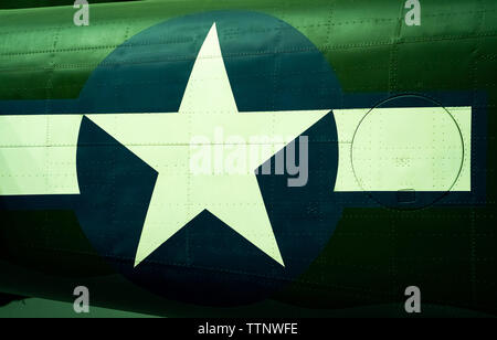 Close-up de fuselage et de marquages de North American B-25J Mitchell de l'USAAF 43-4037. Banque D'Images